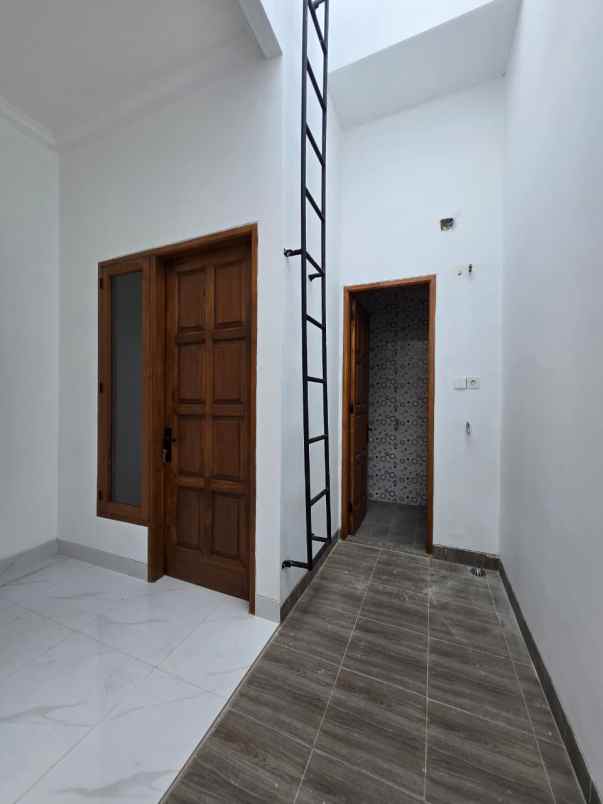 siap huni dalam komplek akses lebar di duren sawit