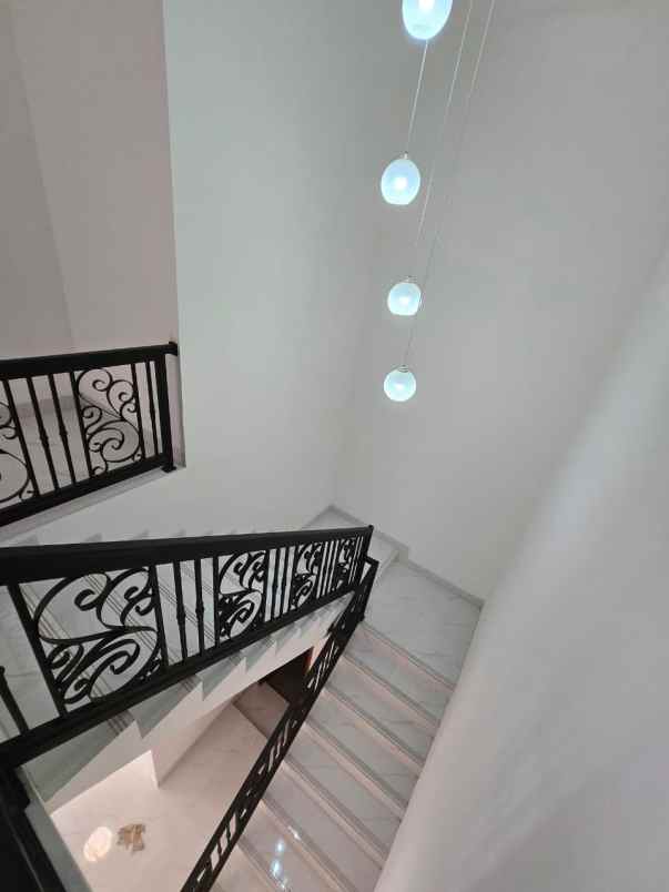 siap huni dalam komplek akses lebar di duren sawit