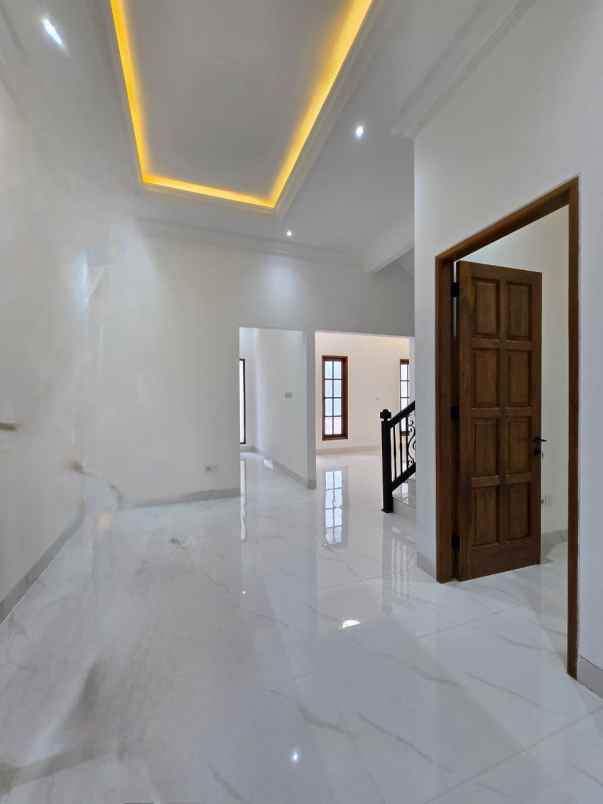 siap huni dalam komplek akses lebar di duren sawit