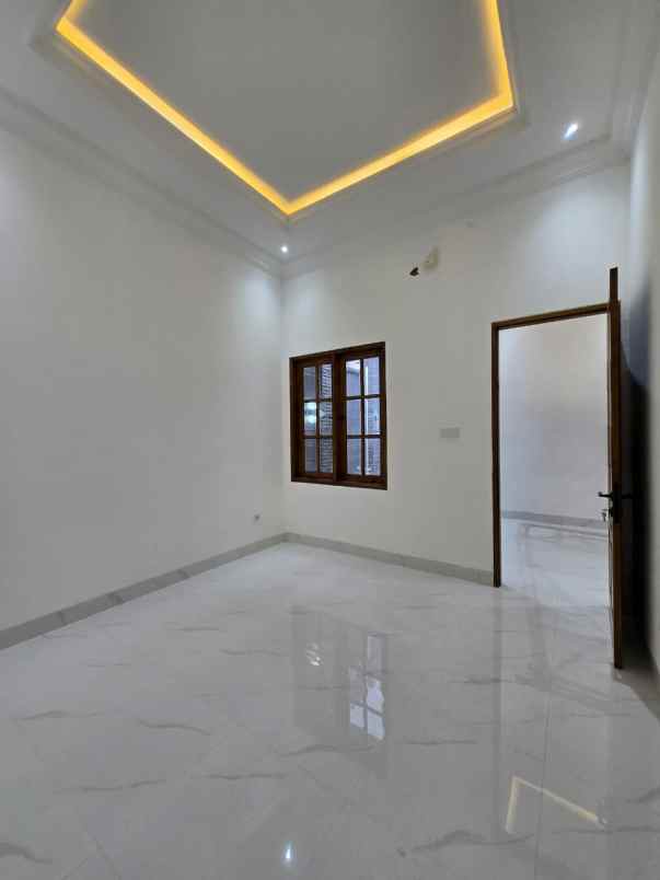 siap huni dalam komplek akses lebar di duren sawit