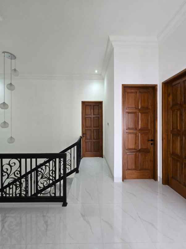 siap huni dalam komplek akses lebar di duren sawit