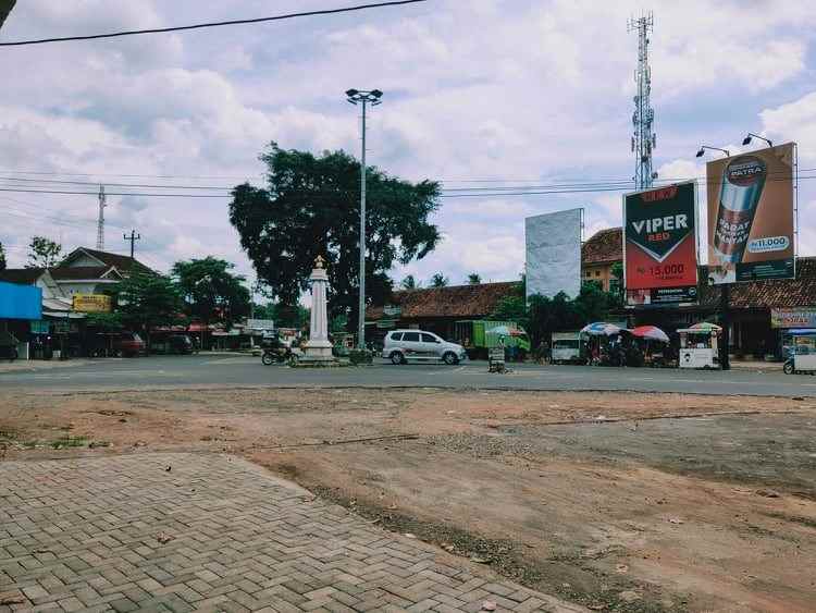 tanah barat pasar mojogedang