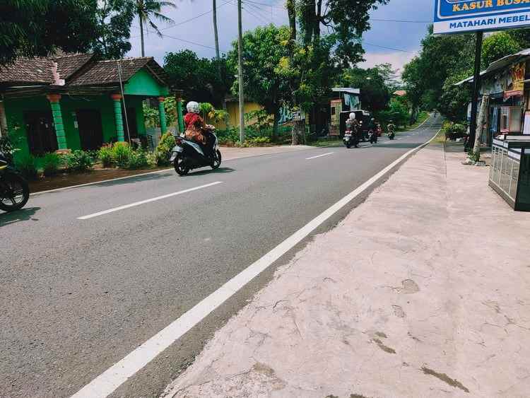 tanah barat pasar mojogedang