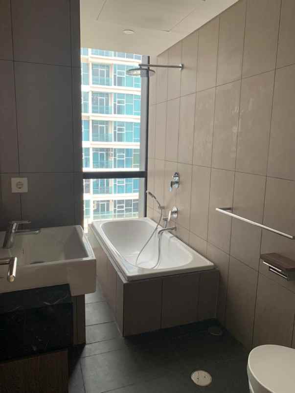 dijual apartemen jalan alam sutera boulevard