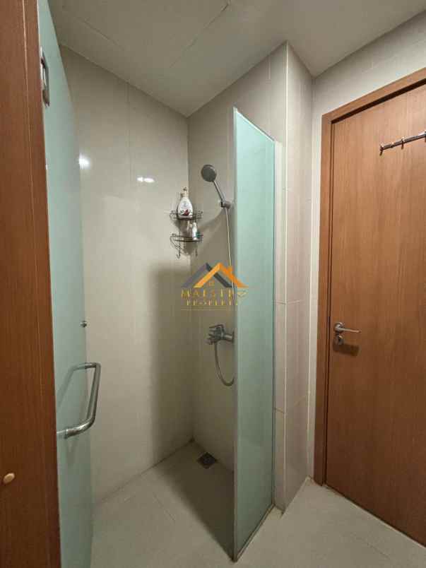 dijual apartemen the reiz condo jalan