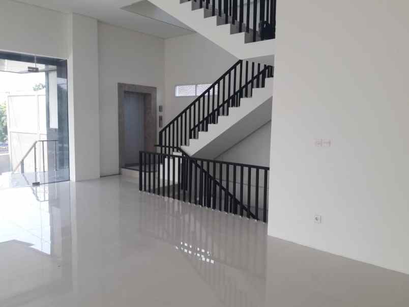 dijual gedung office pramuka 2 matraman jakarta timur