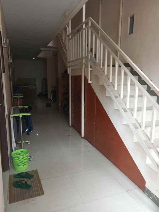 dijual kost jl jati padang