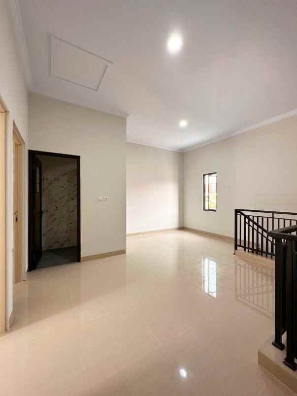 dijual kost pasar rebo