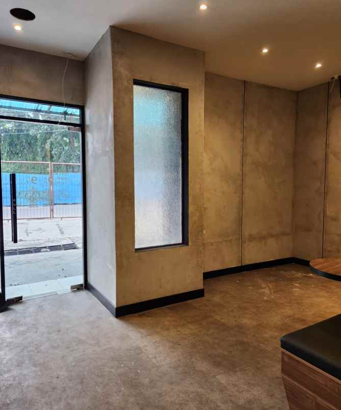 dijual ruko gudang kantor perempatan simpang lampu