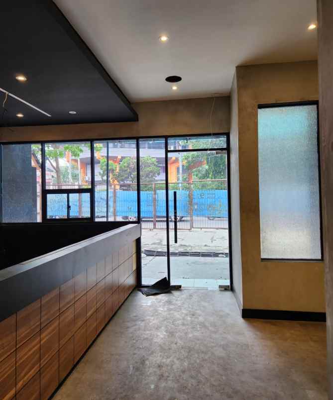 dijual ruko gudang kantor perempatan simpang lampu