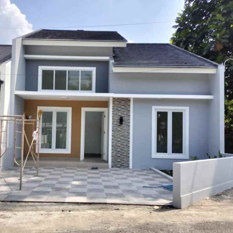 dijual rumah 1 km ke pamela 7