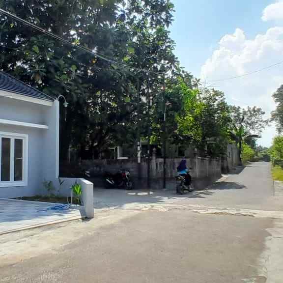 dijual rumah 1 km ke pamela 7