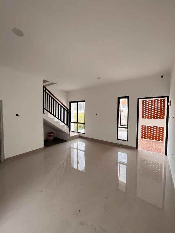 dijual rumah 2 lantai cilegon bu banget