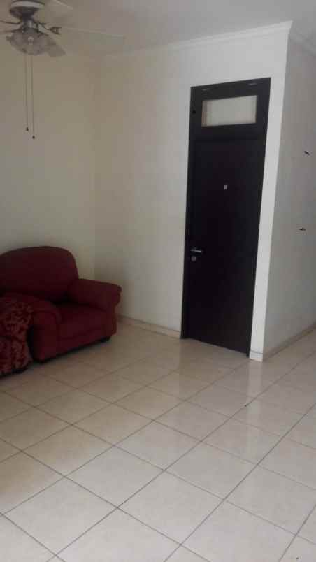 dijual rumah 2 lantai kosongan unit oke kelapa gading