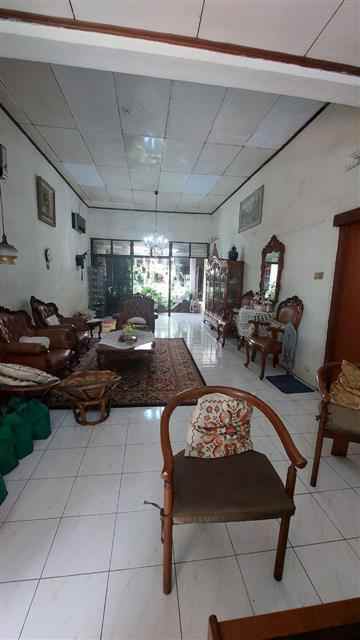 dijual rumah 88 jln raya pejompongan