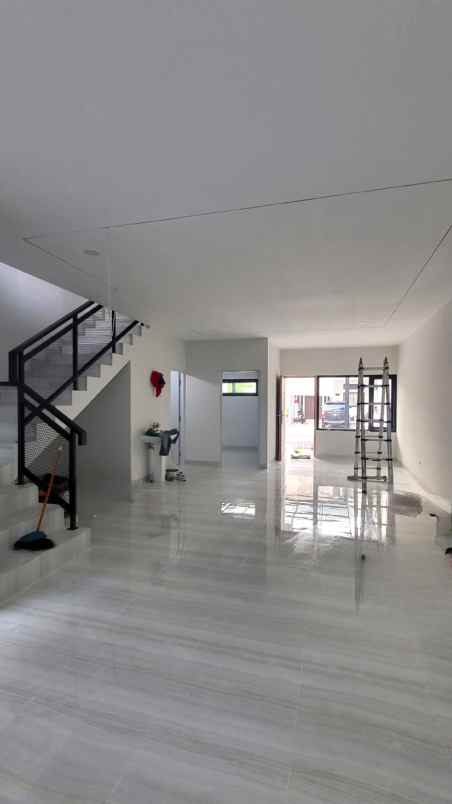 dijual rumah alam sutera