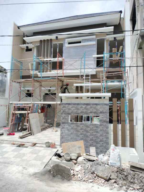 dijual rumah babatan pantai timur