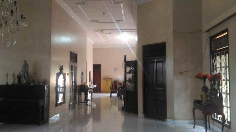 dijual rumah bangunsn lama