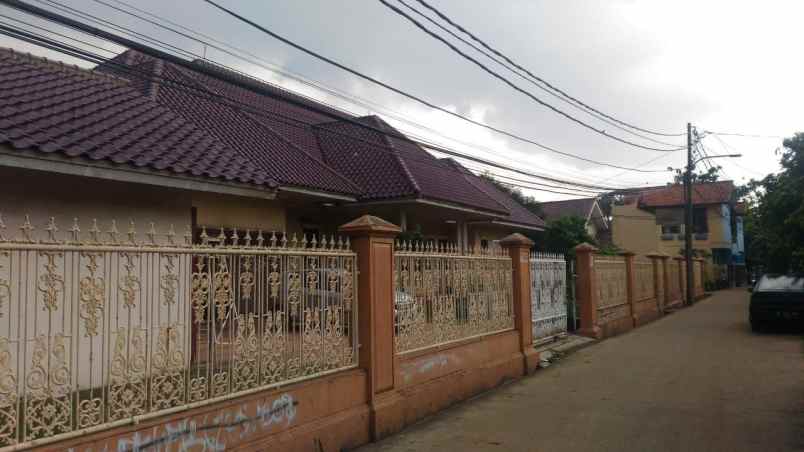 dijual rumah bangunsn lama