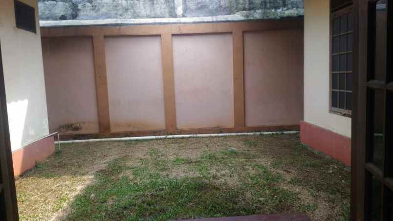 dijual rumah bangunsn lama