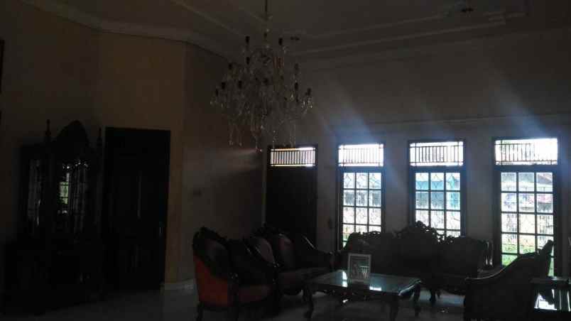 dijual rumah bangunsn lama