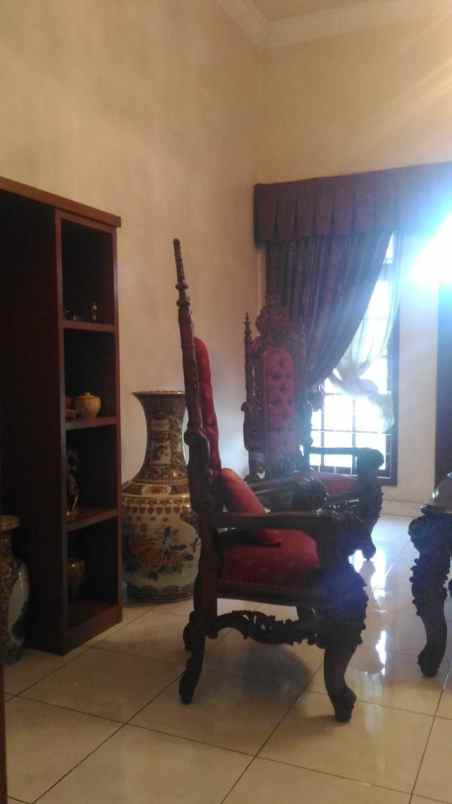 dijual rumah bangunsn lama