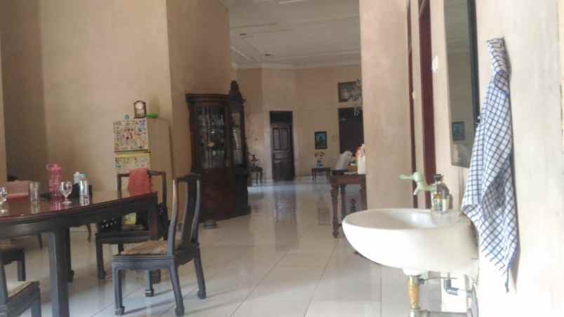 dijual rumah bangunsn lama