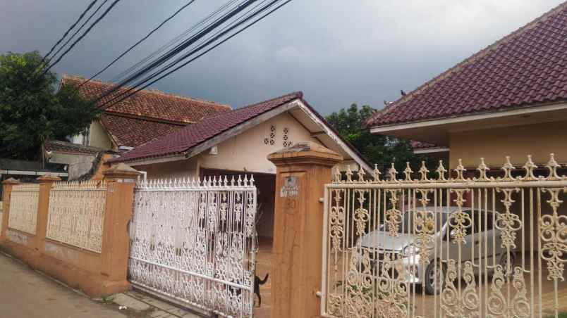 dijual rumah bangunsn lama