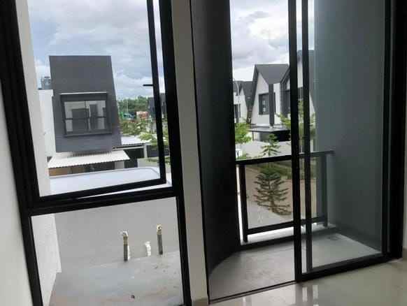 dijual rumah baru hook di shila sawangan