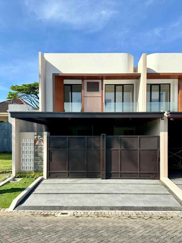dijual rumah baru lokasi araya golf malang