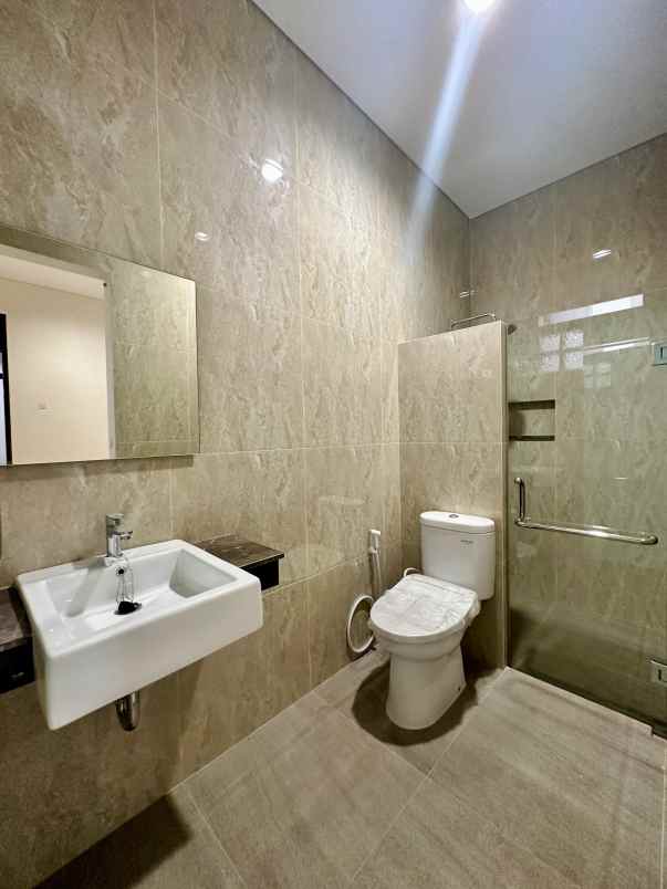 dijual rumah baru lokasi araya golf malang