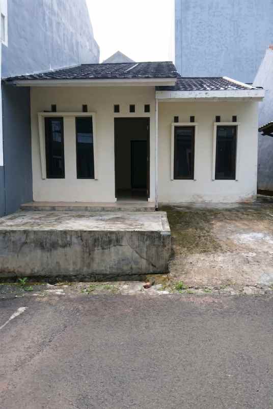 dijual rumah bella casa residence