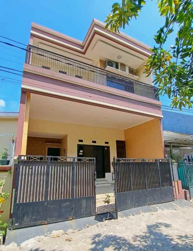 dijual rumah boulevard hijau kota