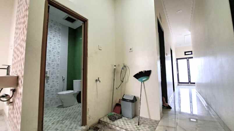 dijual rumah boulevard hijau kota