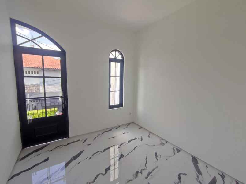 dijual rumah buahbatu