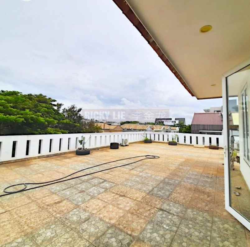 dijual rumah bukit golf mediterania