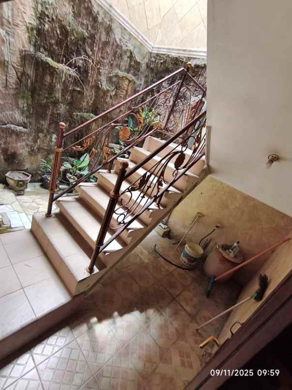 dijual rumah bumi mas
