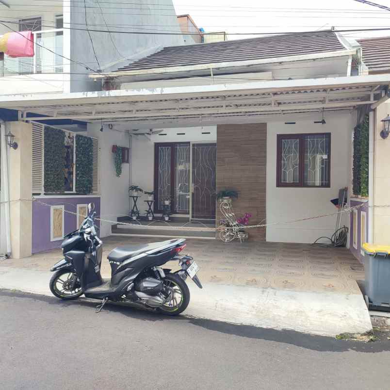 dijual rumah cantik semi furniture di awani residence