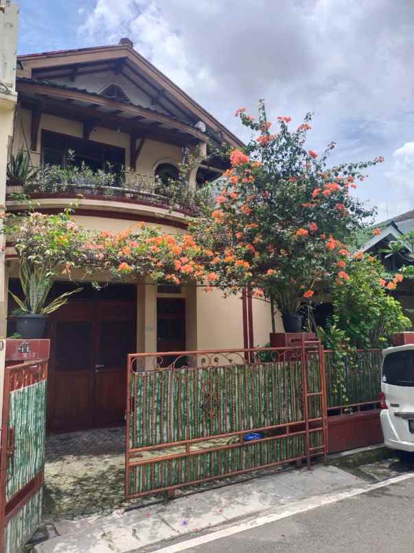 dijual rumah cempaka putih timur