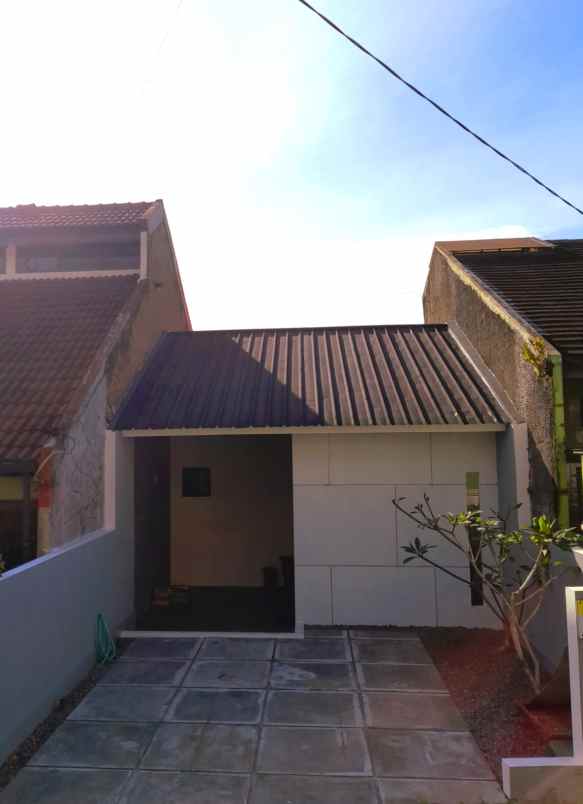 dijual rumah cihanjuang bawah