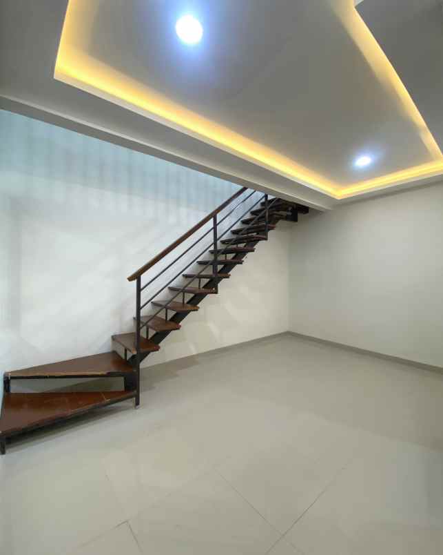 dijual rumah cihanjuang dekat cimahi