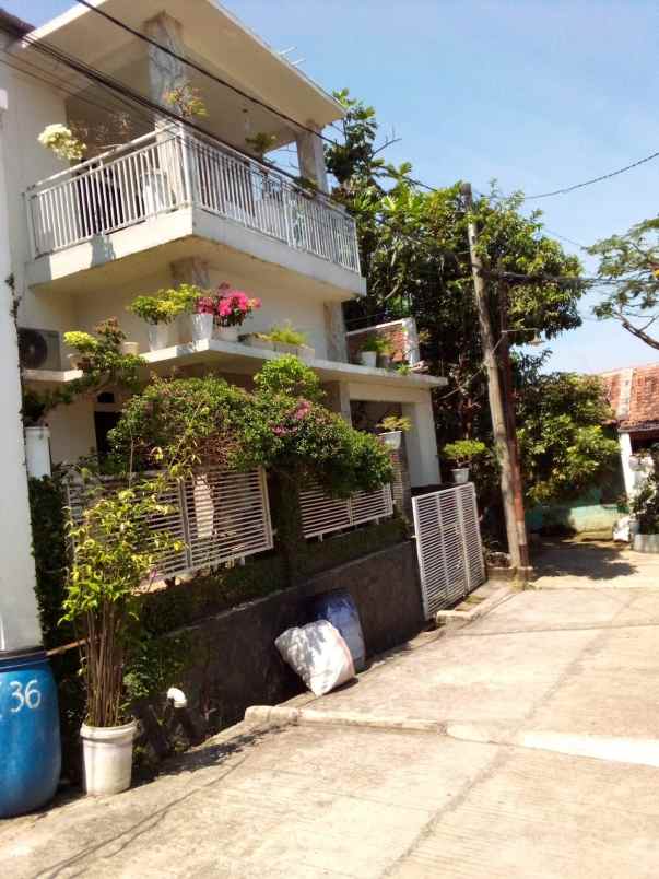 dijual rumah cipageran