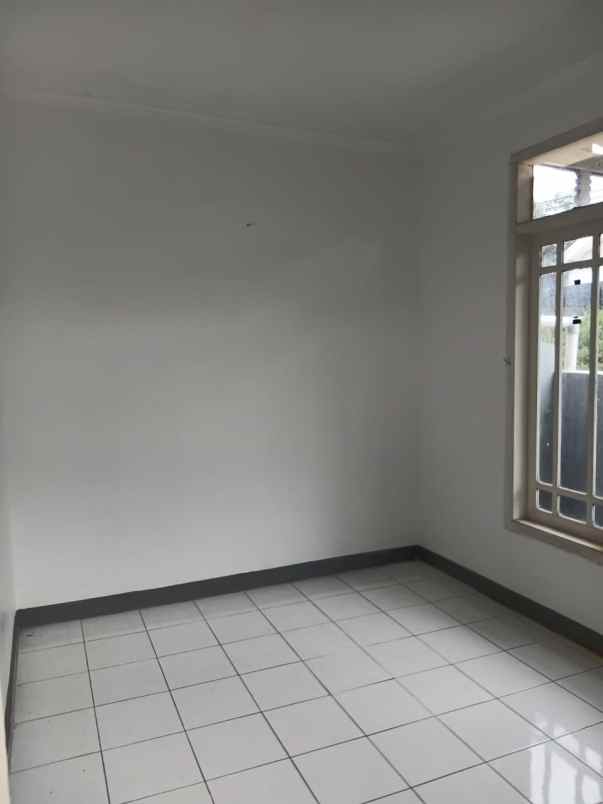 dijual rumah cipageran