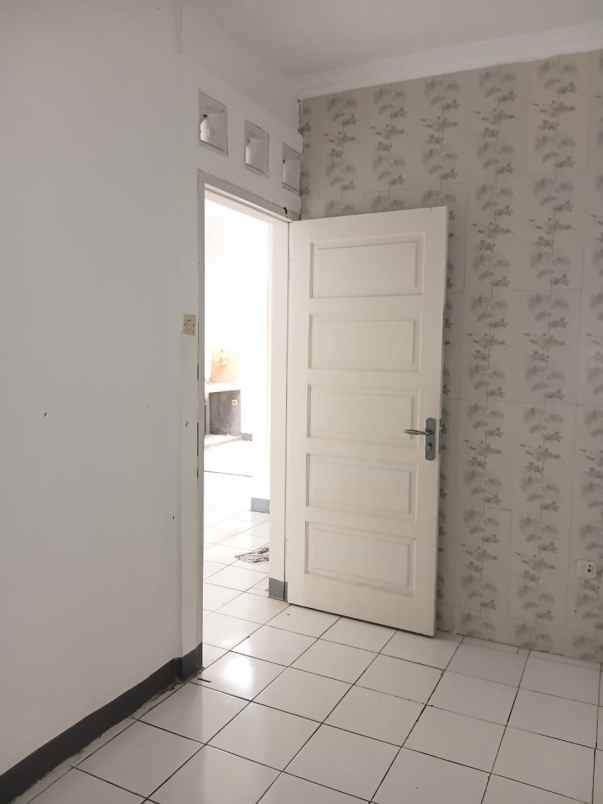 dijual rumah cipageran