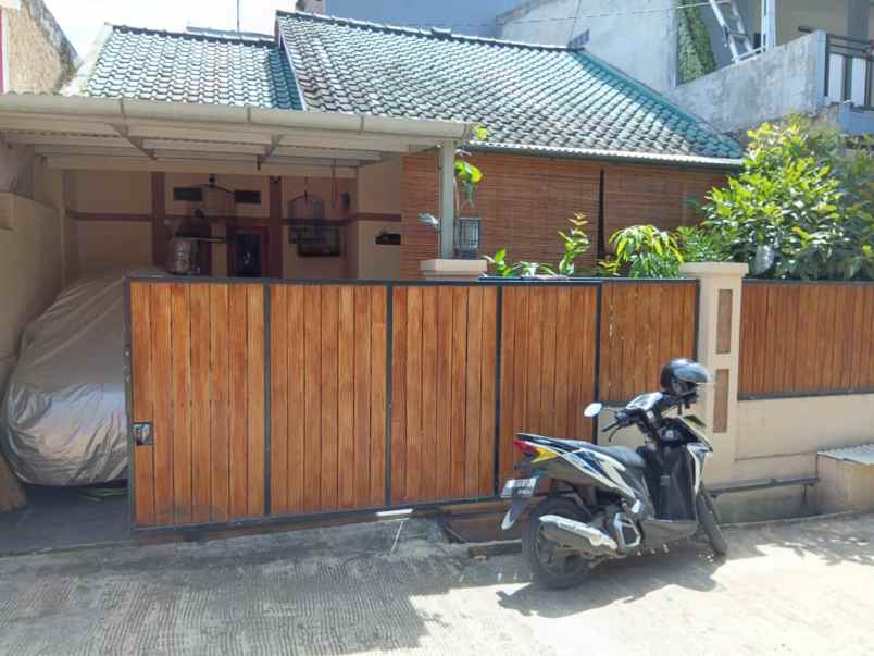 dijual rumah cipageran