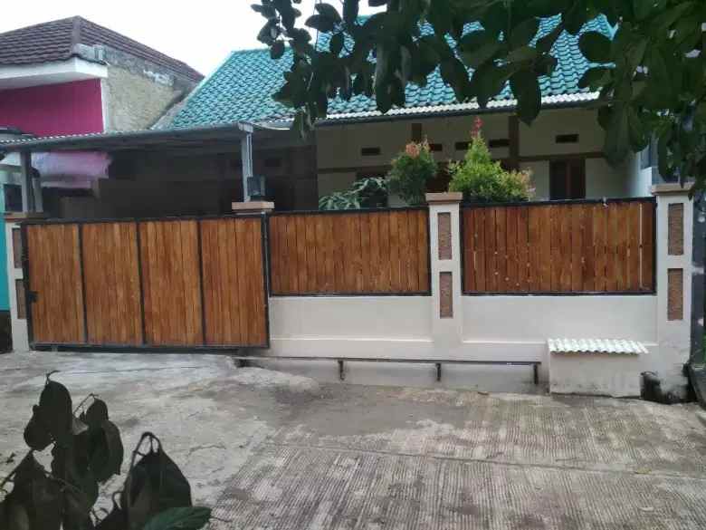 dijual rumah cipageran