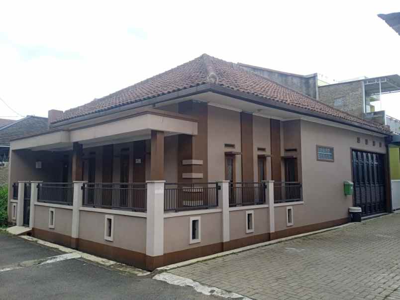 dijual rumah cisangkan