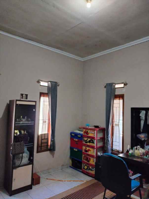 dijual rumah cisangkan