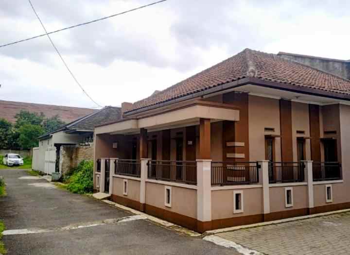 dijual rumah cisangkan