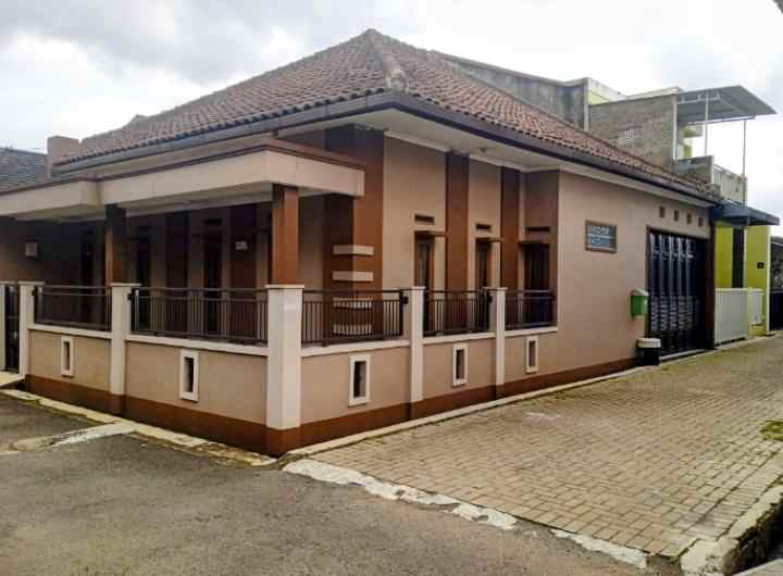 dijual rumah cisangkan